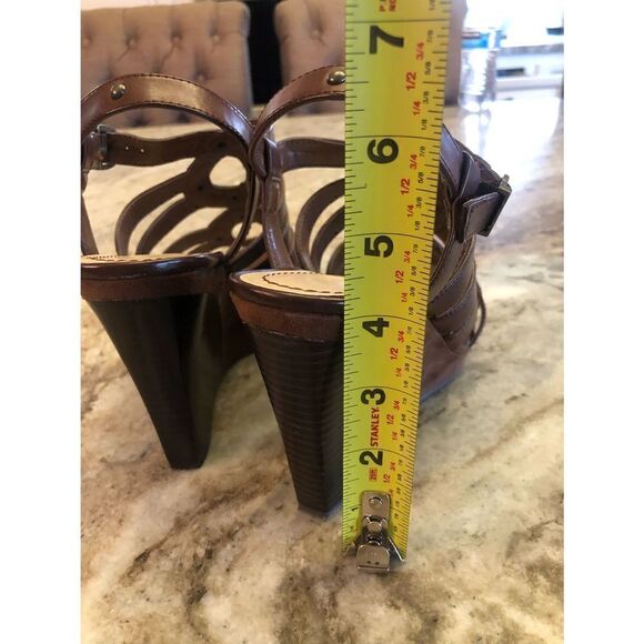 Nine & Co brown strappy wedge sandal - Picture 4 of 9